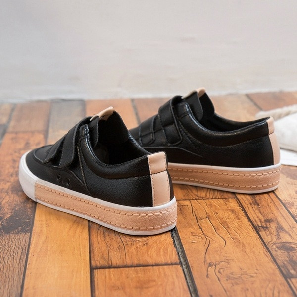 Adidasi de dama in alb si negru cu autocolante