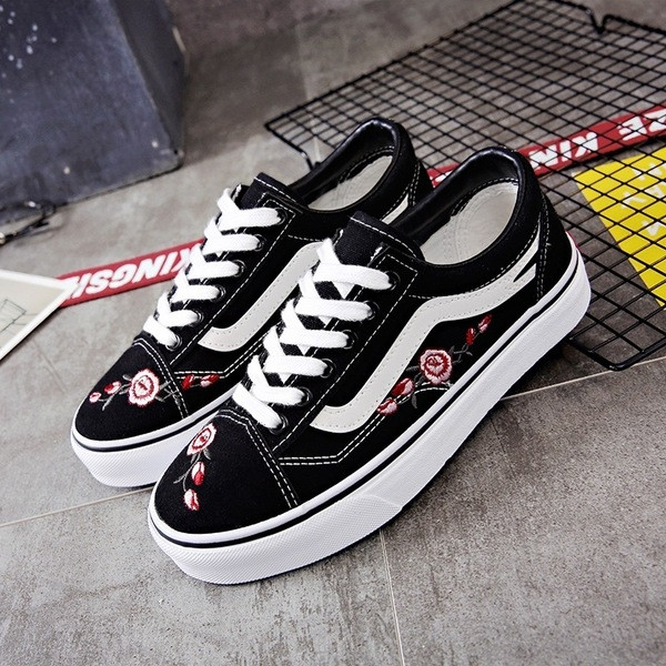 Adidasi de dama cu motive florale in alb si negru