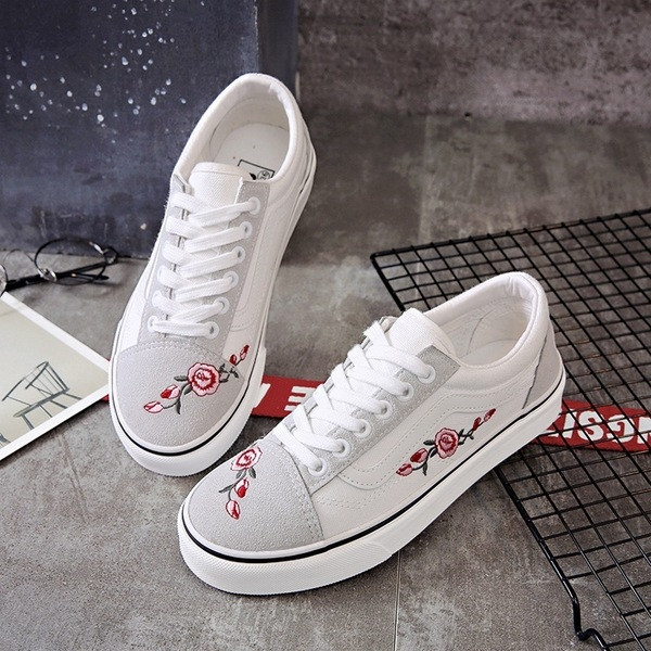 Adidasi de dama cu motive florale in alb si negru