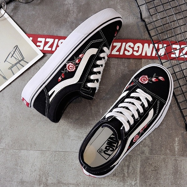 Adidasi de dama cu motive florale in alb si negru