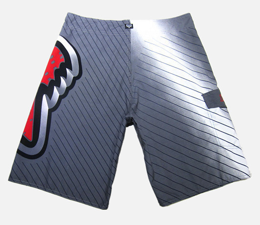 Costum de baie pentru bărbați în două culori cu imprimeu