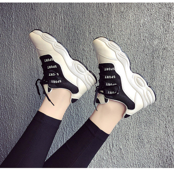 Adidași de damă pe platformă ușoară cu inscripții în trei culori