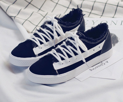 Adidași de damă cu talpă plată, în negru și verde