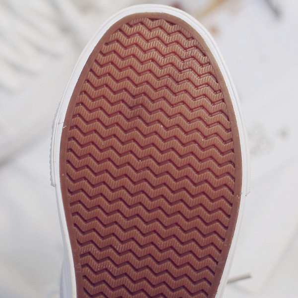 Adidași de damă cu talpă plată, în negru și verde