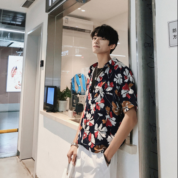 Cămașă de vară pentru bărbați cu mâneci scurte cu motive florale în două culori