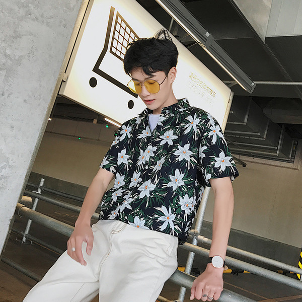 Cămașă bărbătească colorată cu mâneci scurte model larg