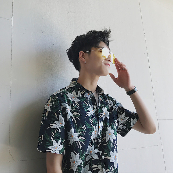 Cămașă bărbătească colorată cu mâneci scurte model larg