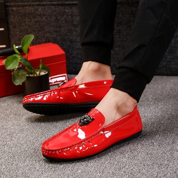 Modern férfi mokaszinok többféle modellben