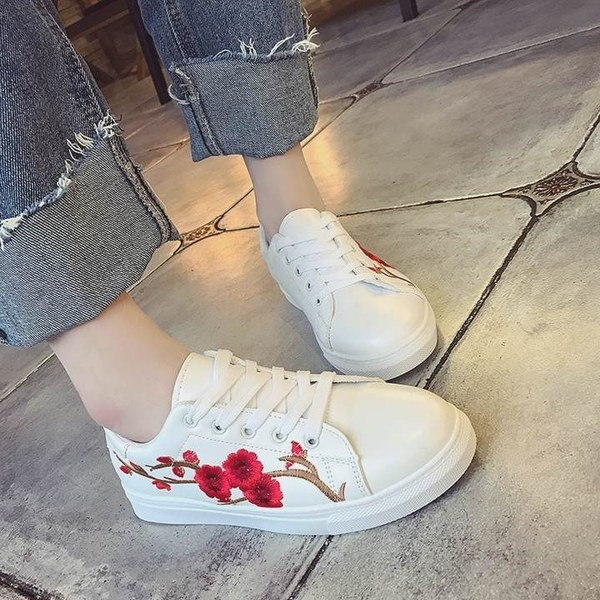 Adidasi de dama alb cu broderie florala