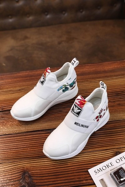 Adidași de damă fără cravate cu motive florale și inscripție în alb și negru