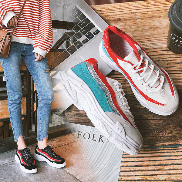 Pantofi sport de damă pe o platformă mică în alb și negru