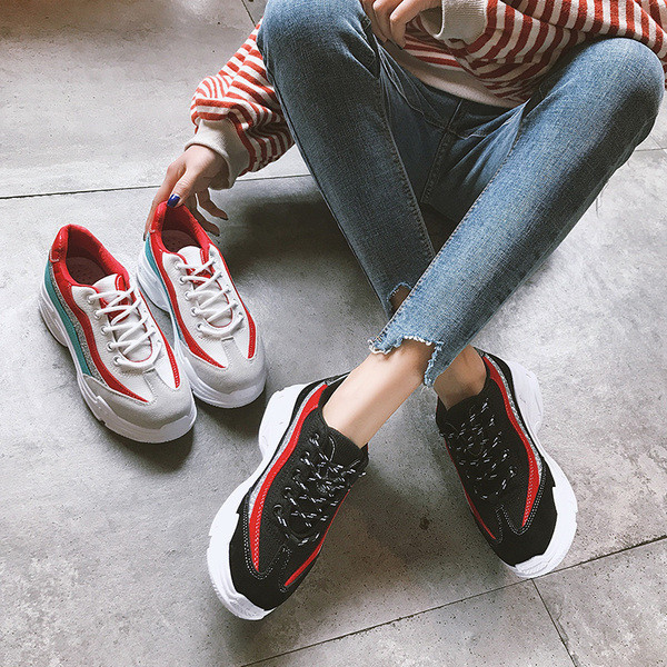 Pantofi sport de damă pe o platformă mică în alb și negru