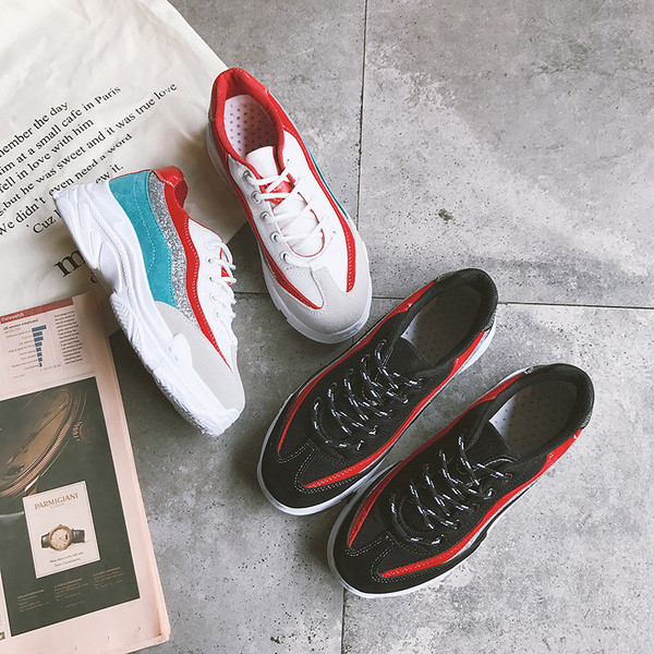 Pantofi sport de damă pe o platformă mică în alb și negru