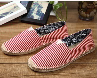 Mindennapi használatra alkalmas anyagból készült férfi mokaszinok