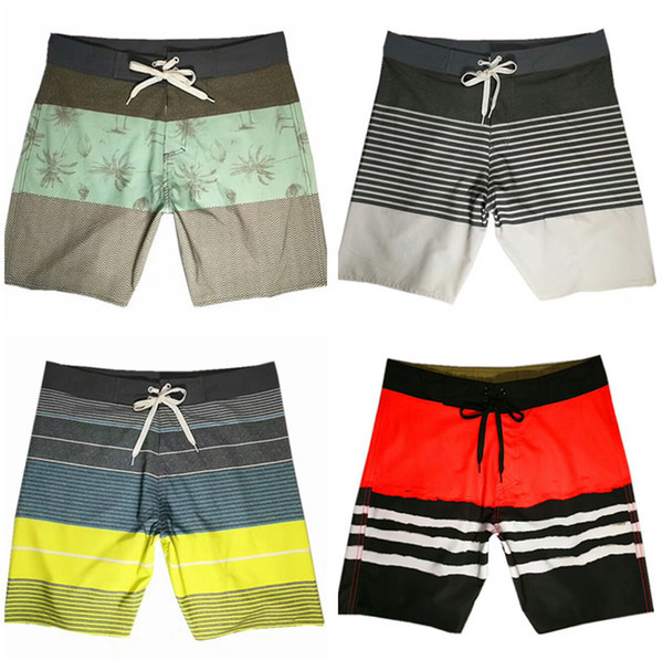 Costume de baie pentru bărbați în patru modele