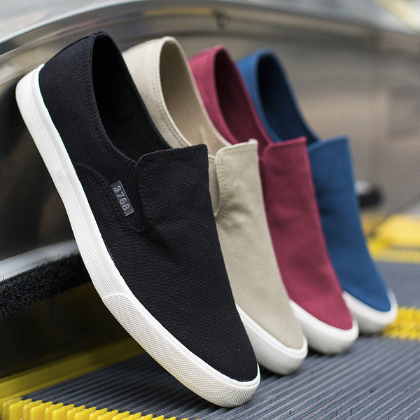 Mocasini de vara barbatesti potriviti pentru utilizarea de zi cu zi in mai multe modele