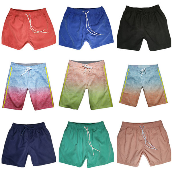 Costume de baie pentru bărbați în două modele - curate și în culori irizate