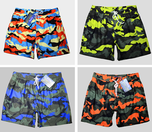 Costum de baie pentru bărbați cu model de camuflaj