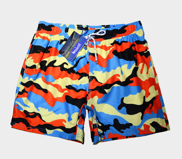 Costum de baie pentru bărbați cu model de camuflaj