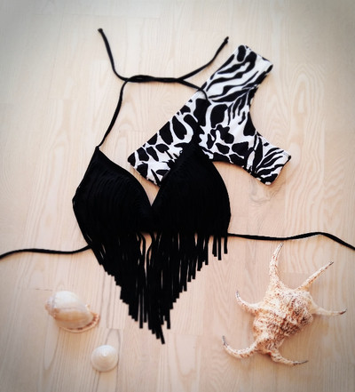 Costum de baie de damă din două piese cu franjuri