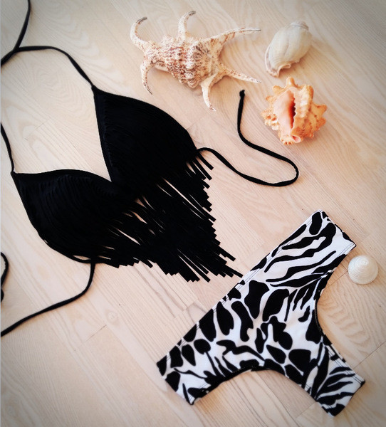 Costum de baie de damă din două piese cu franjuri