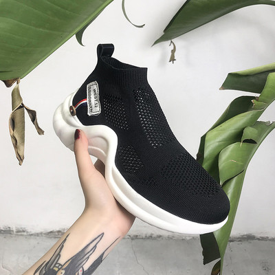 Γυναικεία αθλητικά παπούτσια καλοκαιρινά σε μαύρο, κόκκινο και λευκό χρώμα