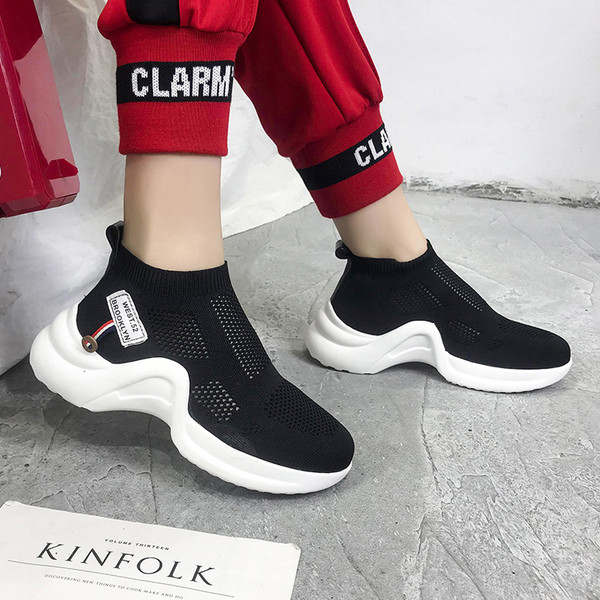 Γυναικεία αθλητικά παπούτσια καλοκαιρινά σε μαύρο, κόκκινο και λευκό χρώμα