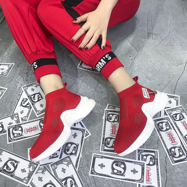 Γυναικεία αθλητικά παπούτσια καλοκαιρινά σε μαύρο, κόκκινο και λευκό χρώμα