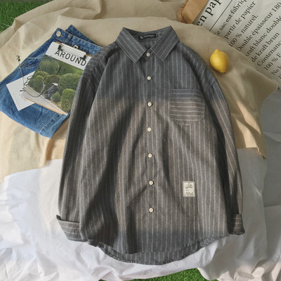 Άνετο ανδρικό πουκάμισο με ντεκολτέ σε σχήμα V σε διάφορα χρώματα