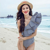 Costum de baie la modă pentru doamne