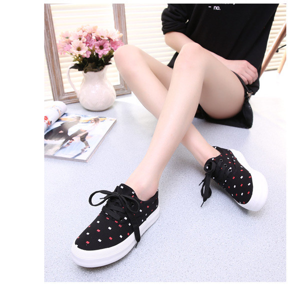 Adidasi de dama cu model in negru, rosu si albastru