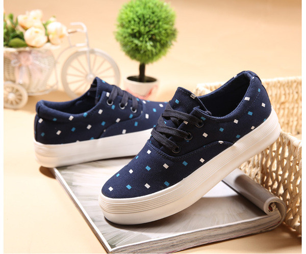 Adidasi de dama cu model in negru, rosu si albastru