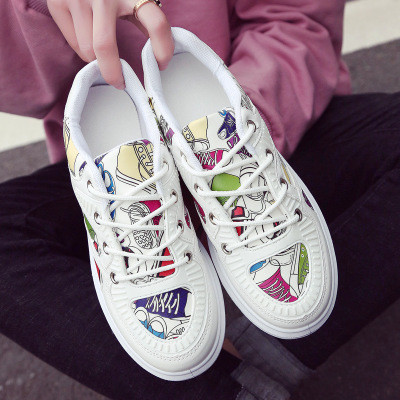 Adidasi comozi de dama cu aplicatii in alb si negru