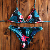 Costum de baie damă cu motive florale în două părți