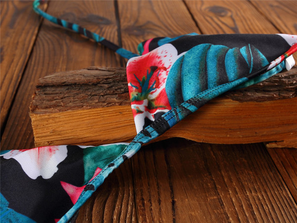 Costum de baie damă cu motive florale în două părți