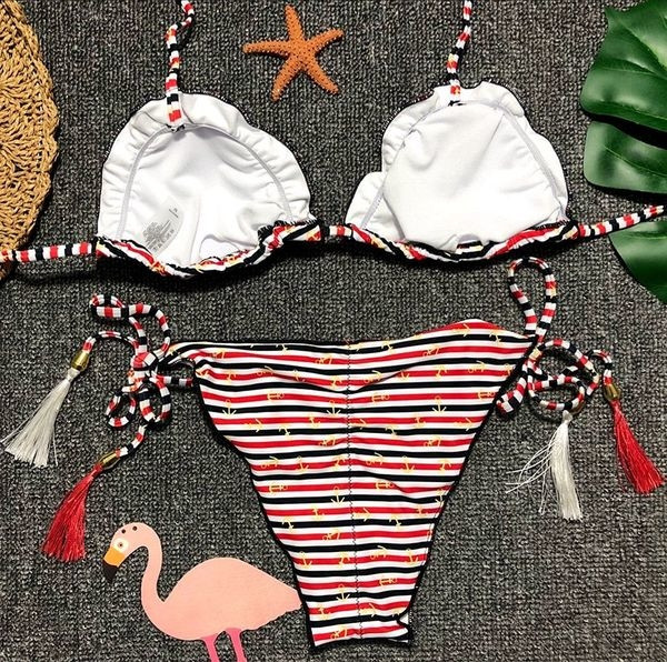 Costum de baie modern de damă din două piese cu ciucuri