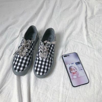 Γυναικεία αθλητικά πάνινα παπούτσια σε δύο χρώματα