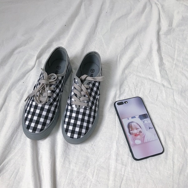 Γυναικεία αθλητικά πάνινα παπούτσια σε δύο χρώματα