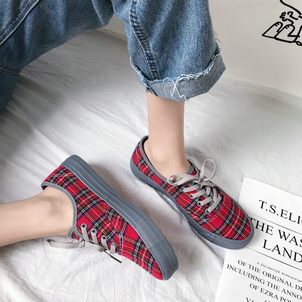 Γυναικεία αθλητικά πάνινα παπούτσια σε δύο χρώματα