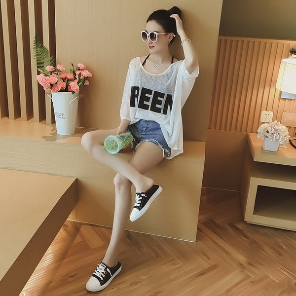 Bluza de dama cu guler in forma de O - lata cu inscriptie in mai multe culori