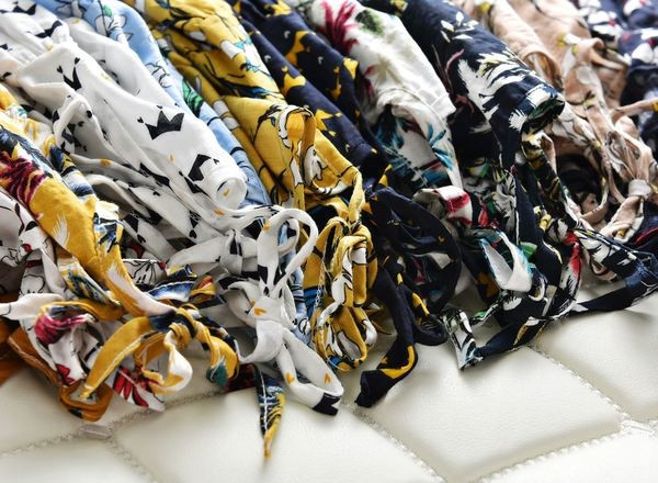 Детска ежедневна рокля в няколко цвята с щампа