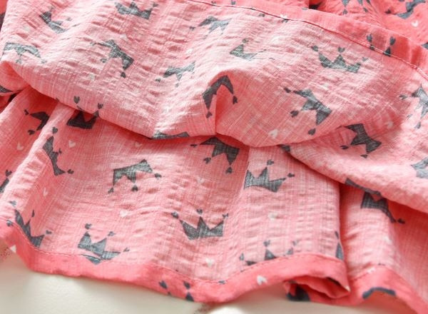 Детска ежедневна рокля в няколко цвята с щампа