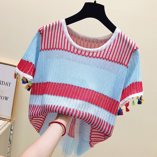 Széles modell női póló bojtokkal az ujjakon és O-nyakú 2 színben