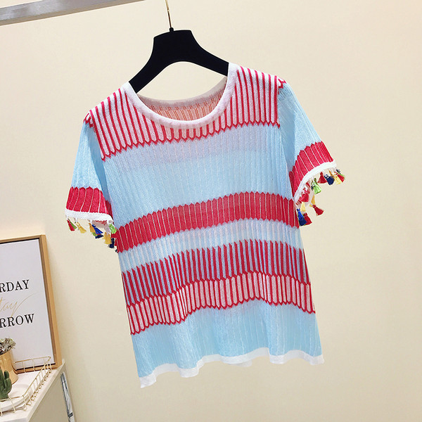 Széles modell női póló bojtokkal az ujjakon és O-nyakú 2 színben