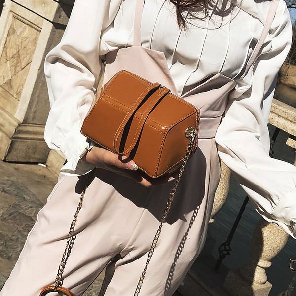 Geantă mică de damă modernă în patru culori