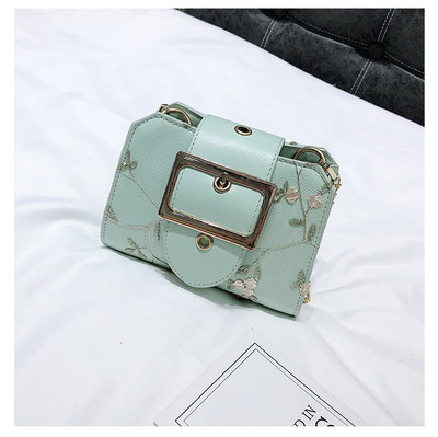 Geanta de dama cu broderie florala in roz, verde si alb