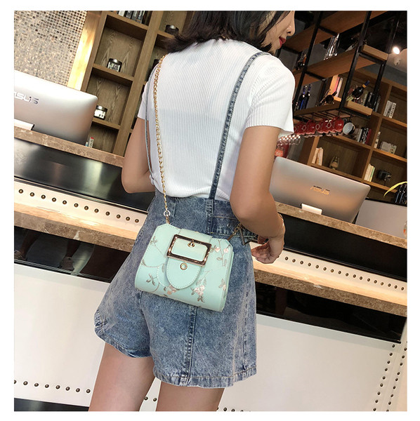 Geanta de dama cu broderie florala in roz, verde si alb