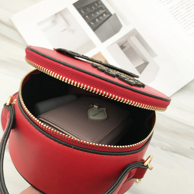 Geanta de dama cu forma rotunda si decor stralucitor in mai multe culori