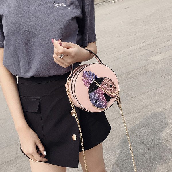 Geanta de dama cu forma rotunda si decor stralucitor in mai multe culori