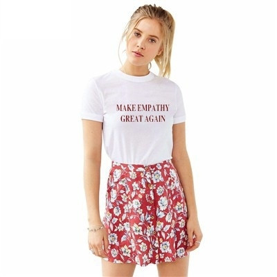 Σύγχρονη γυναικεία T-shirt με επιγραφή και O-neckline